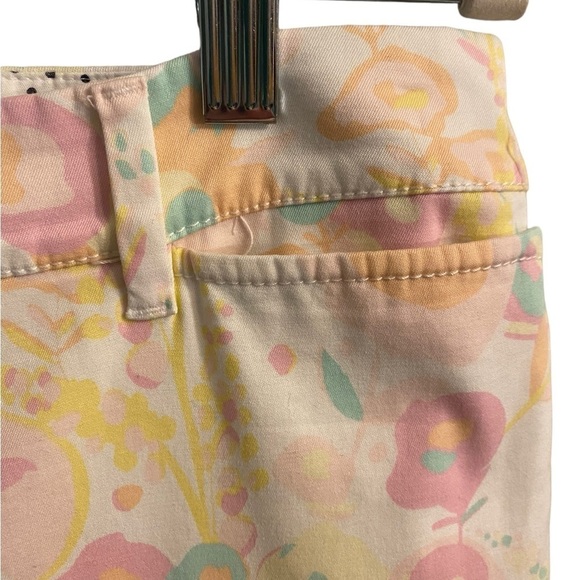 Talbots Perfect Crop floral and white, size 12, button detail on ankle. - Picture 5 of 14